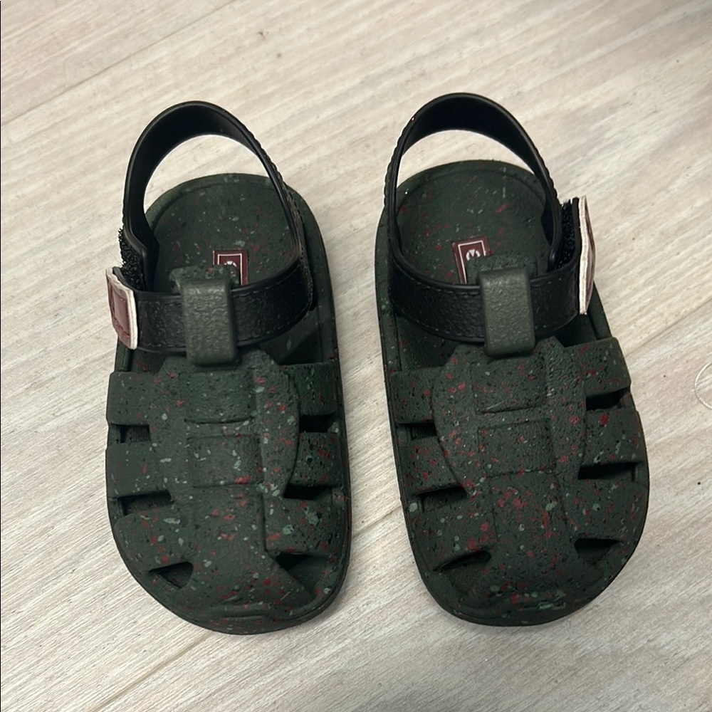 Cartago Kids Black and Green Sandals *new*